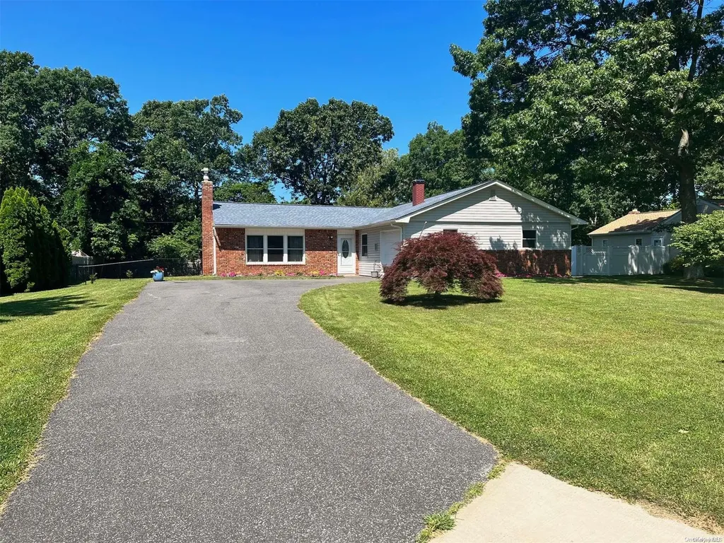 22 Sandpiper Lane Coram NY 11727