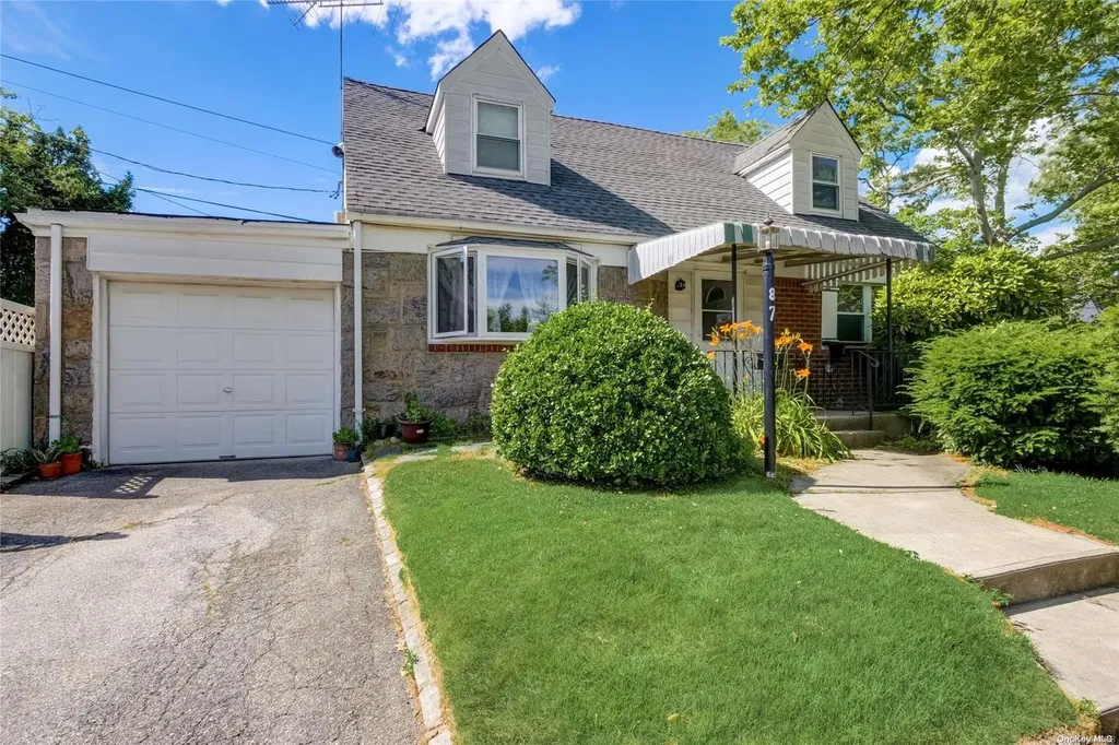 87 Stephan Marc Lane New Hyde Park NY 11040