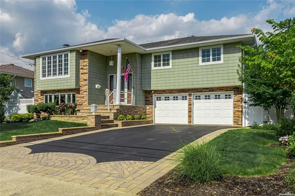 7 Ensign Drive Massapequa NY 11758