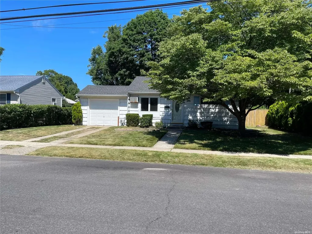 1341 Lombardy Boulevard Bay Shore NY 11706