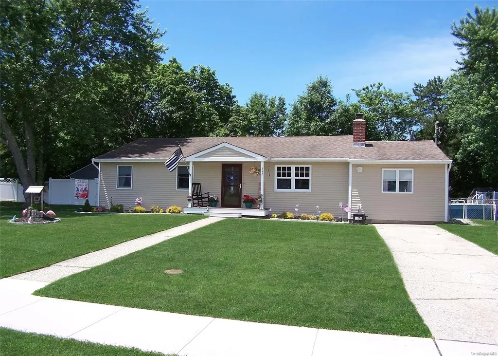 342 Randall Road Ridge NY 11961