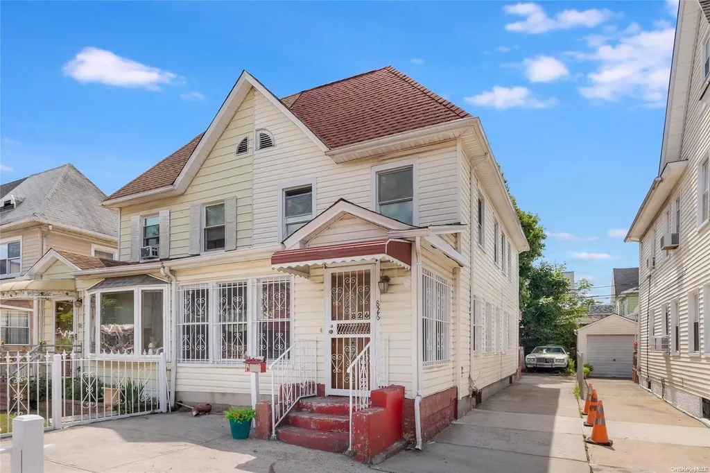 826 E 49th Street Brooklyn NY 11203
