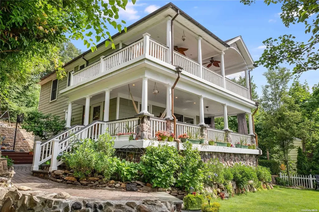 12 Fairway Place Cold Spring Harbor NY 11724