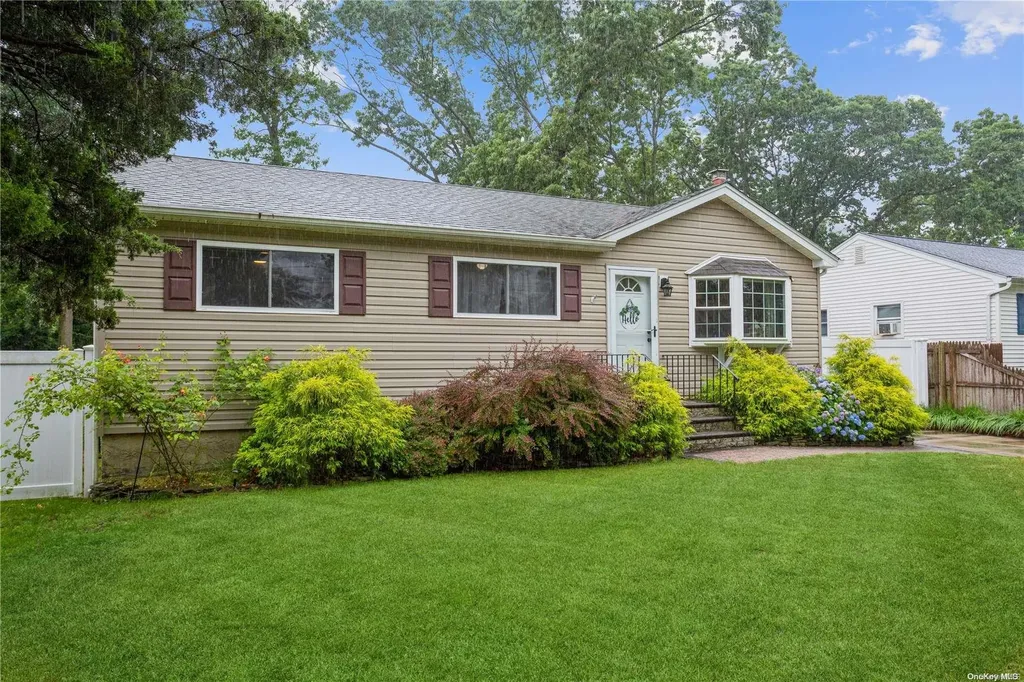 80 Newman Street Patchogue NY 11772