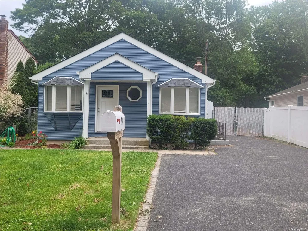 78 Oak Avenue Shirley NY 11967