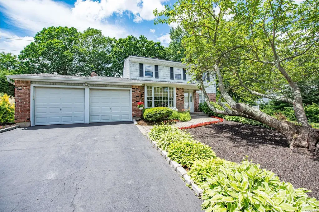 12 Daell Lane Centereach NY 11720