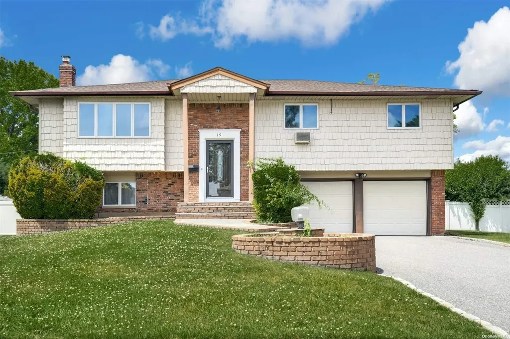 19 Heather Crescent Commack NY 11725