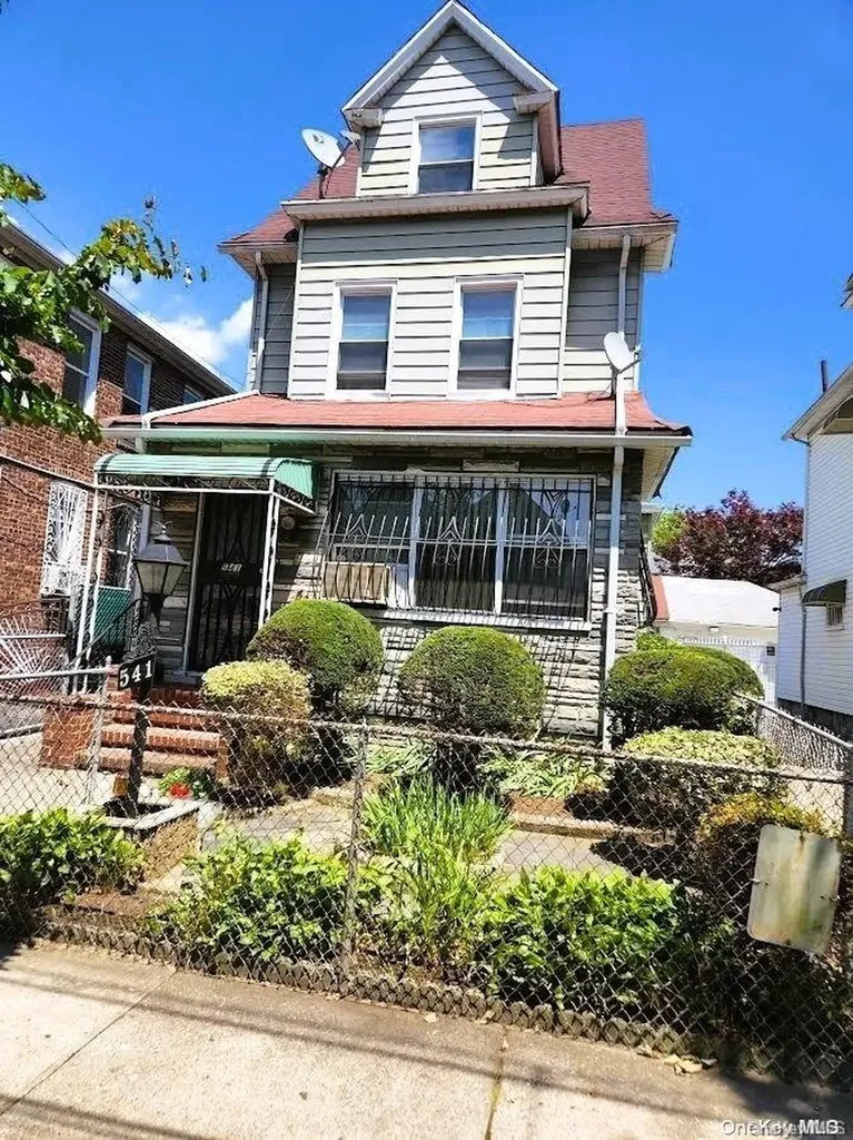 541 E 40th Street Brooklyn NY 11203