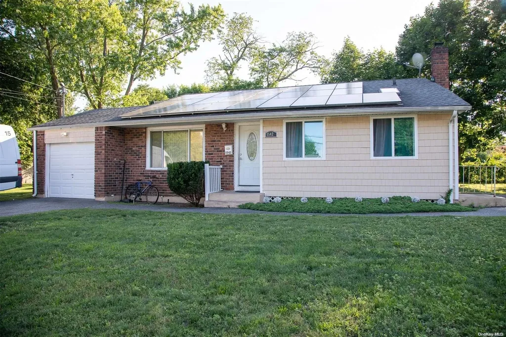 1542 Baldwin Boulevard Bay Shore NY 11706