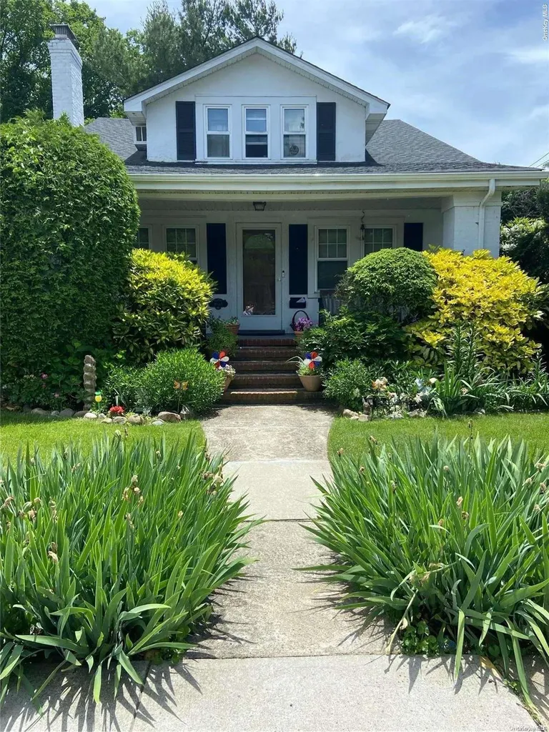 1603 Hewlett Avenue Hewlett NY 11557