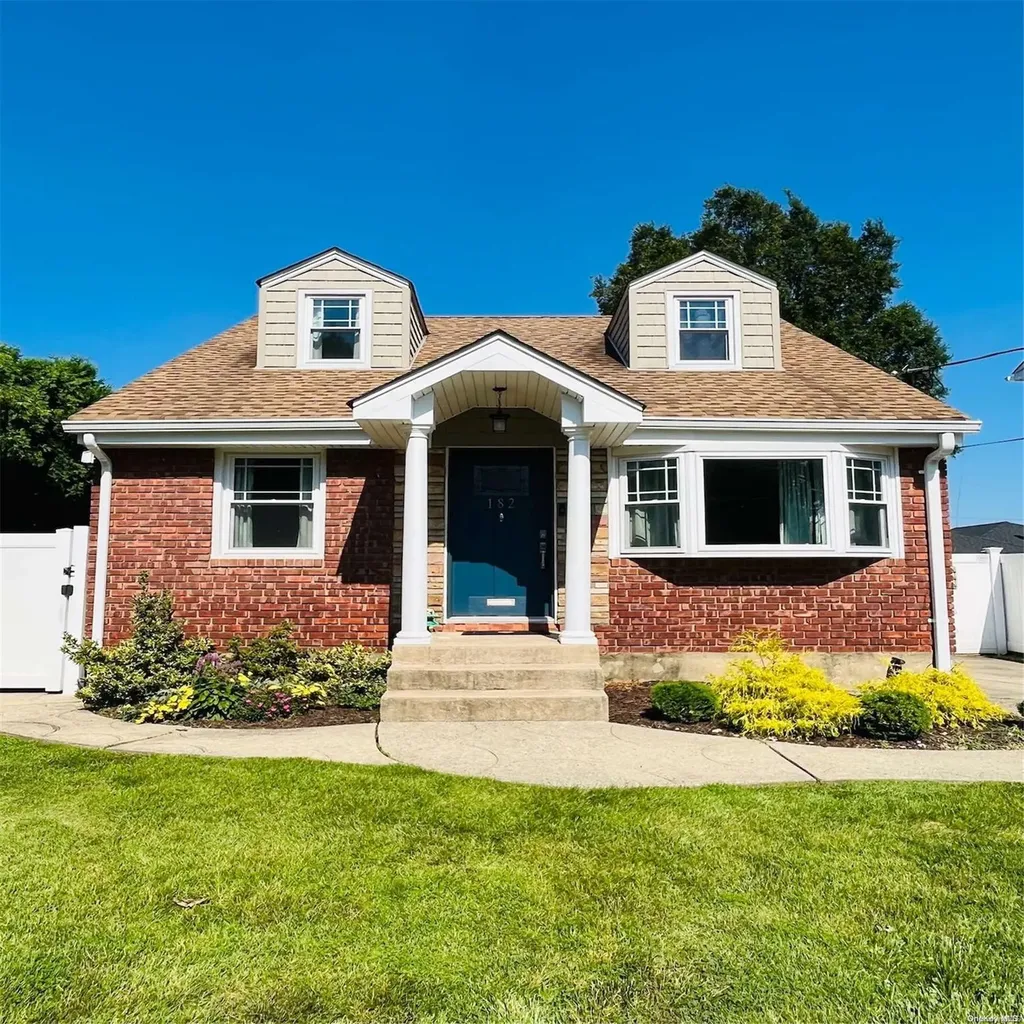 182 N 7th Street Bethpage NY 11714