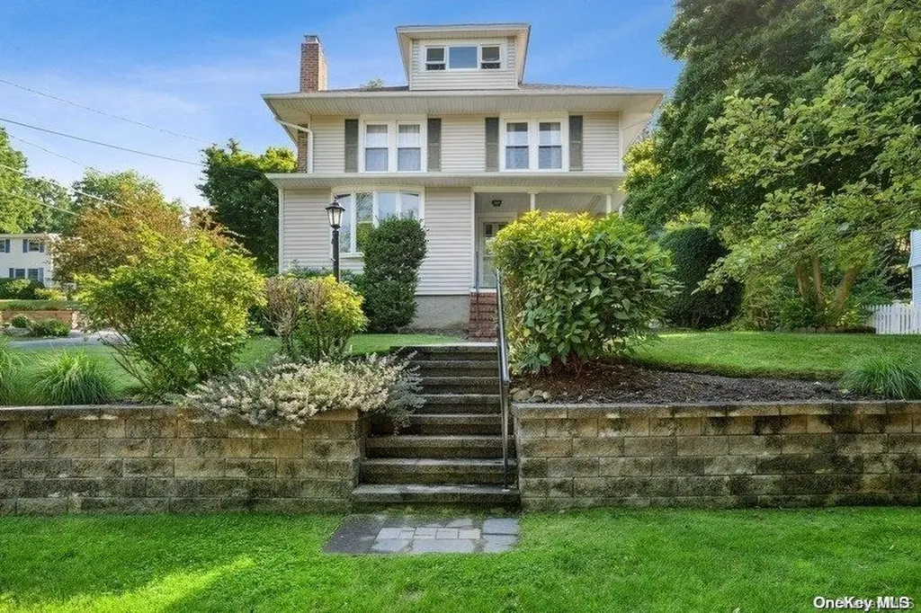 27 Walters Avenue Cold Spring Harbor NY 11724