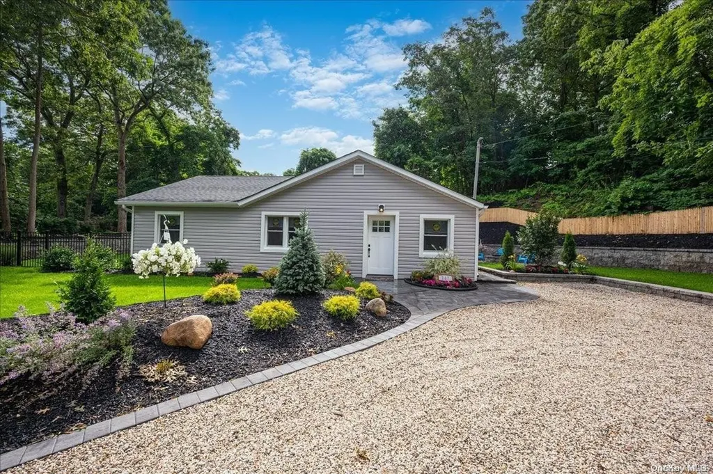 147 Broadway Rocky Point NY 11778
