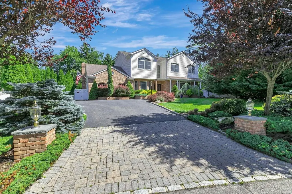 28 Tower Place Smithtown NY 11787