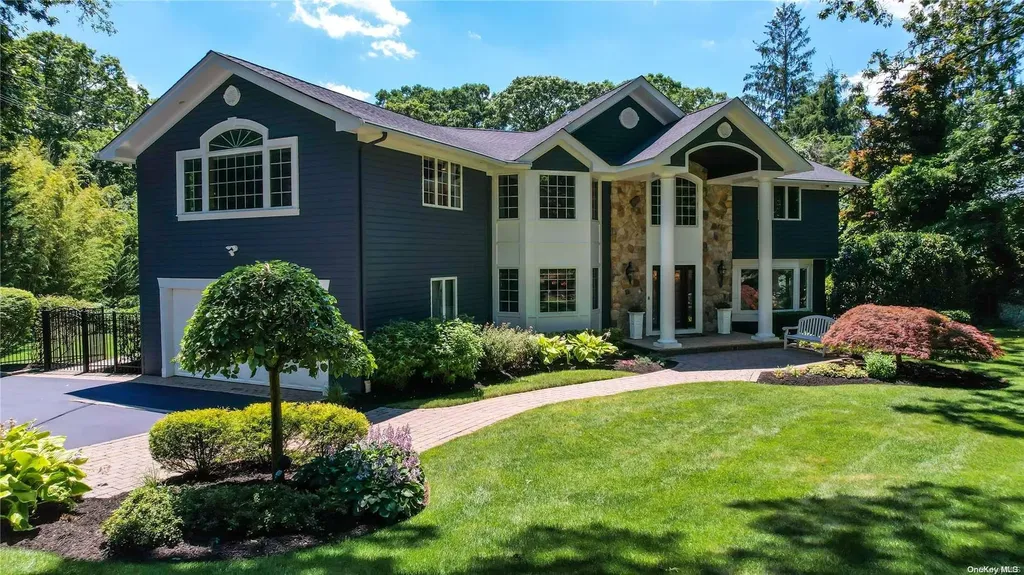 4 Buckingham Drive Dix Hills NY 11746