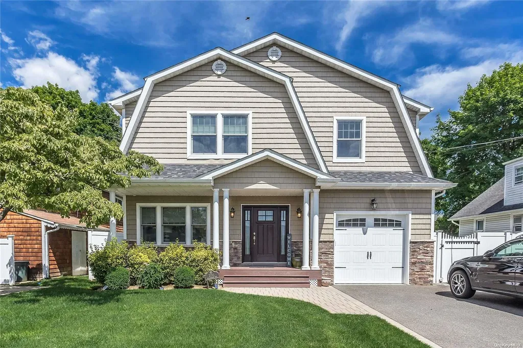 2191 Willoughby Avenue Wantagh NY 11793