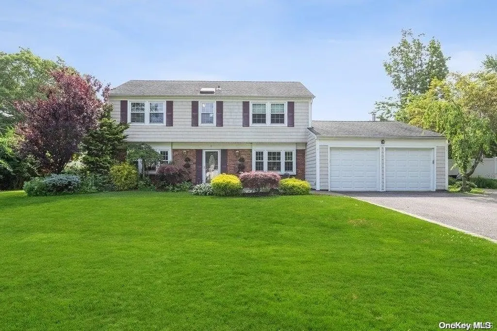 31 Pennaquid Road Coram NY 11727