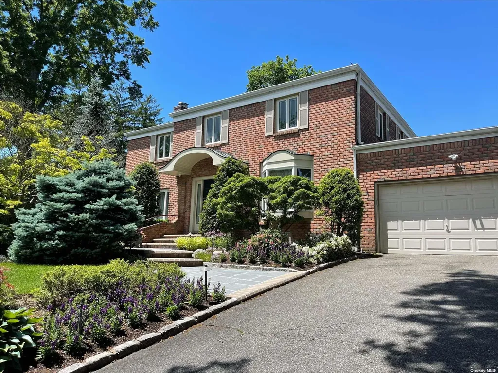 26 Bayside Drive Great Neck NY 11023