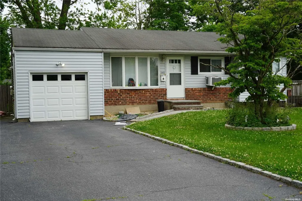 1461 Richland Boulevard Bay Shore NY 11706
