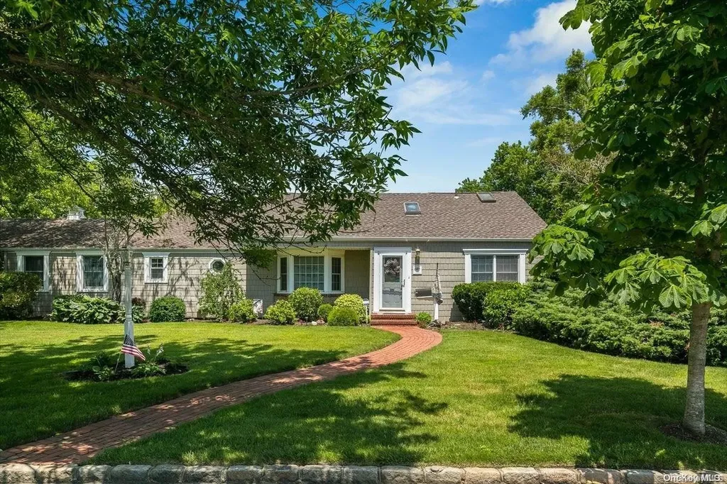 95 Exeter Road Massapequa NY 11758