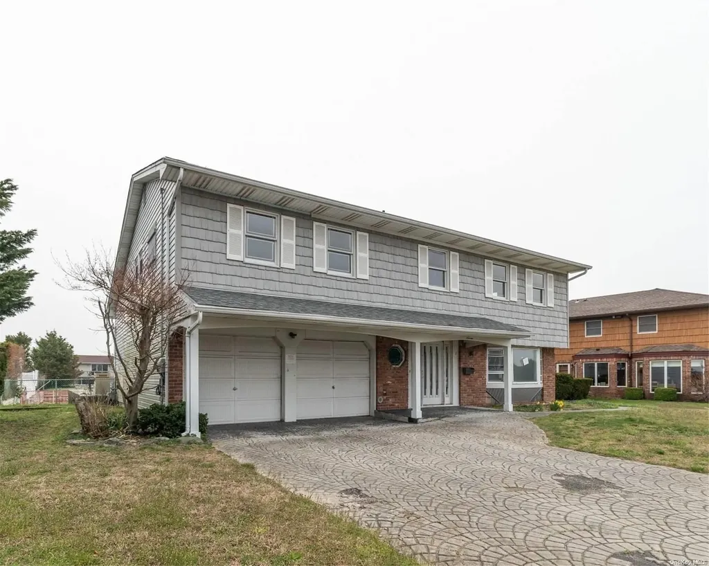 7 Viking Drive West Islip NY 11795