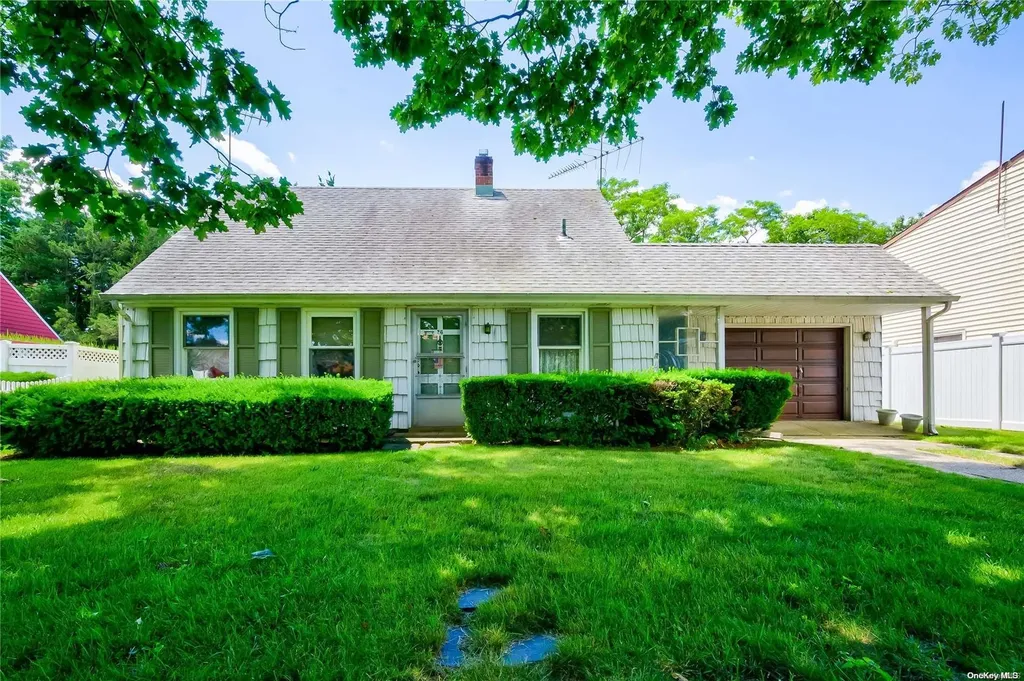 26 Azalea Road Levittown NY 11756