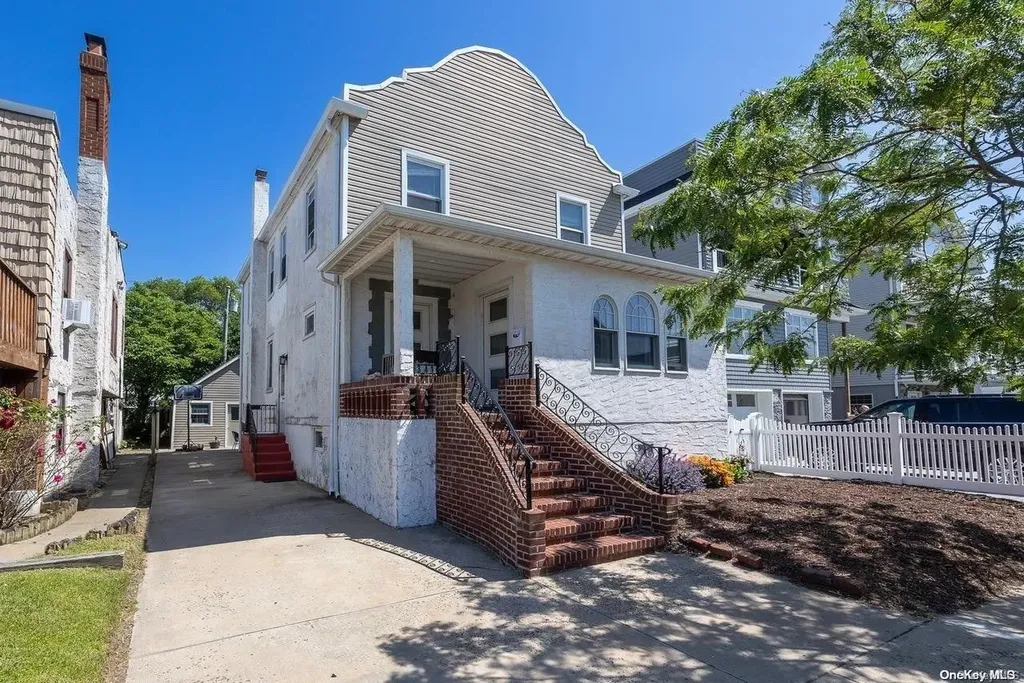 341 E Walnut Street Long Beach NY 11561