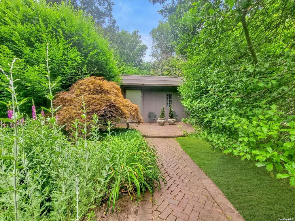 94 Papermill Road Manhasset NY 11030