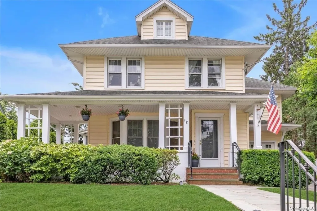 48 Hillcrest Avenue Manhasset NY 11030