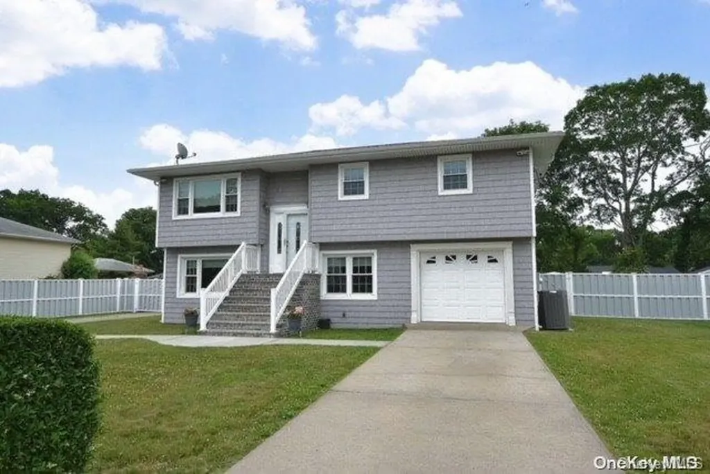 70 Baybright Drive Shirley NY 11967