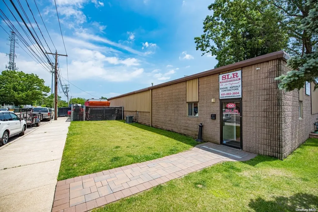 990 Peconic Avenue West Babylon NY 11704