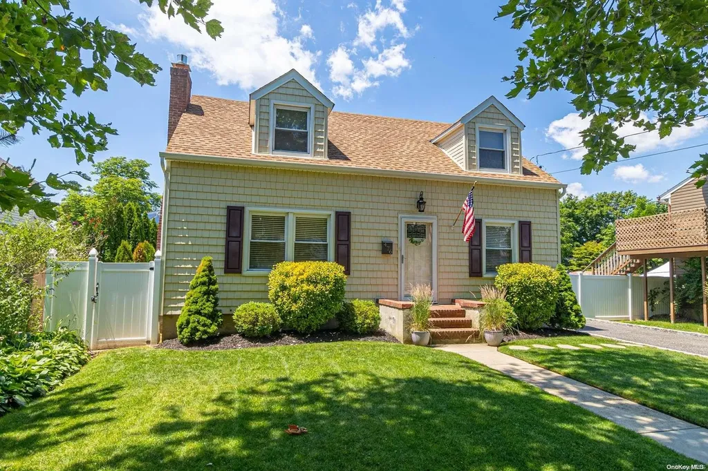 476 Deer Park Avenue Babylon NY 11702