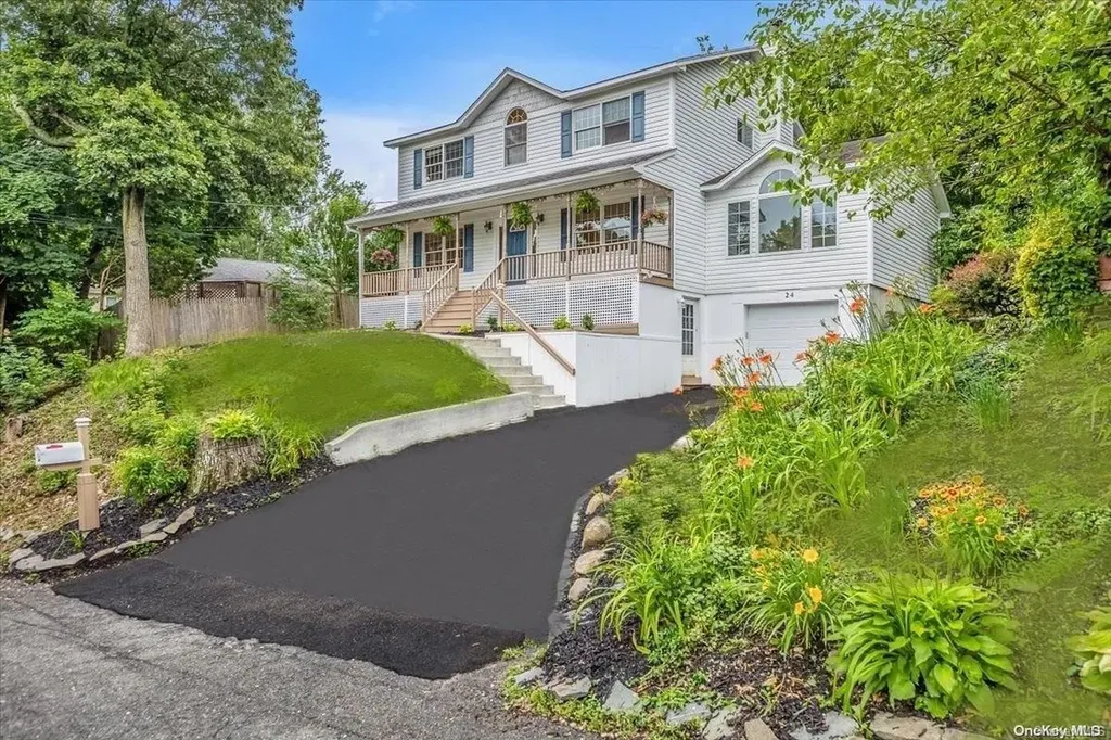 24 Oak Drive Ronkonkoma NY 11779