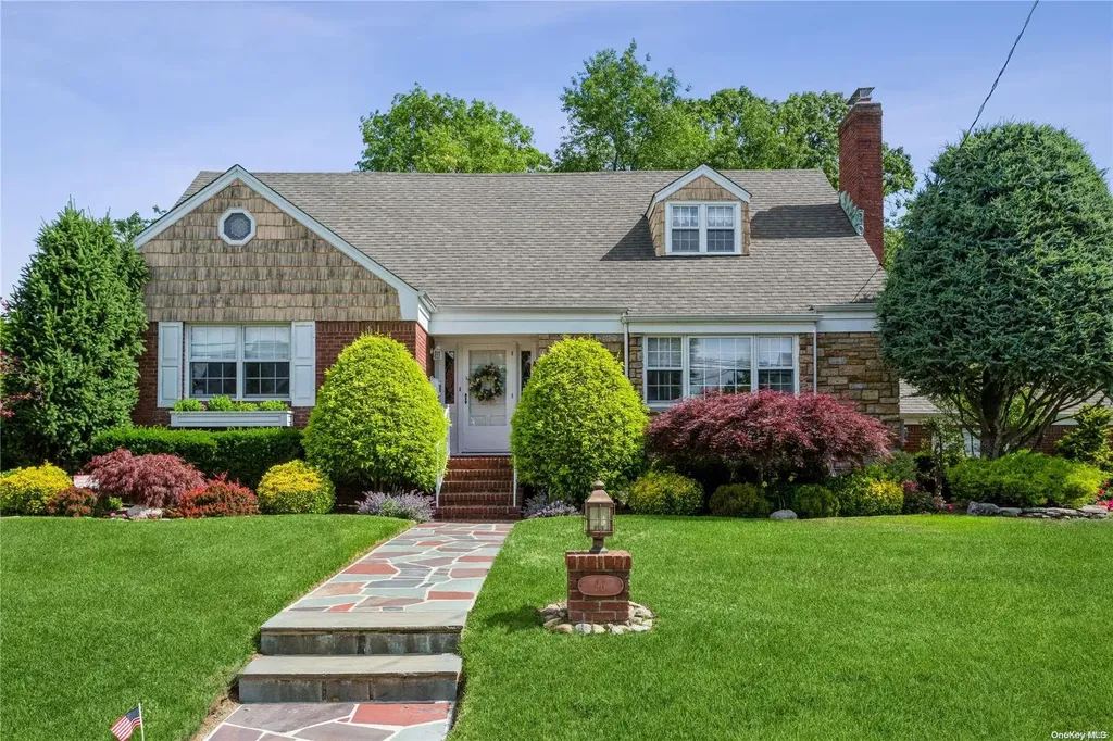 96 Nottingham Road Malverne NY 11565