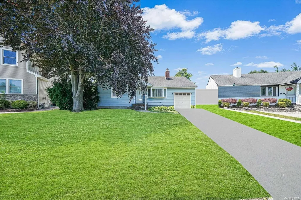 34 Azalea Court Plainview NY 11803