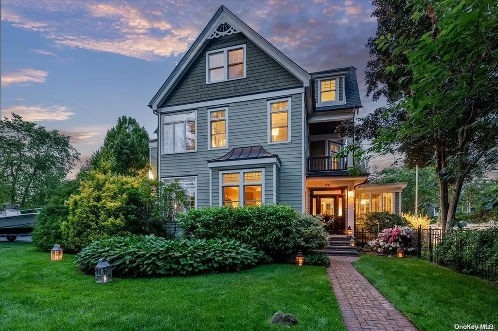 39 Douglas Avenue Babylon NY 11702