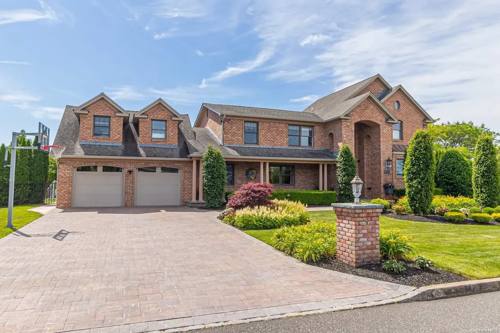 16 Sexton Drive West Islip NY 11795