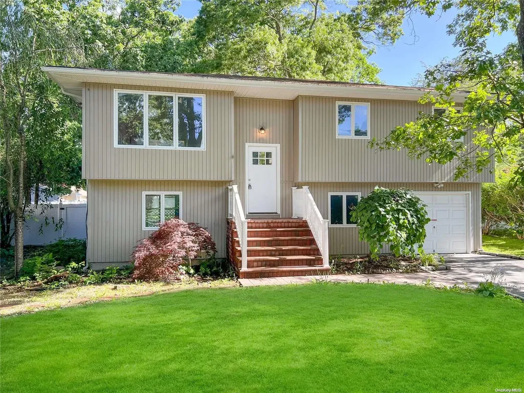 3 Applegate Drive Mastic NY 11950