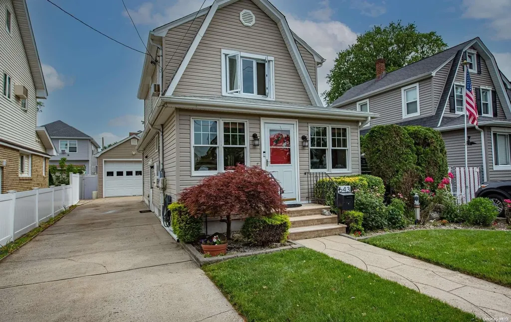 643 6th Avenue New Hyde Park NY 11040
