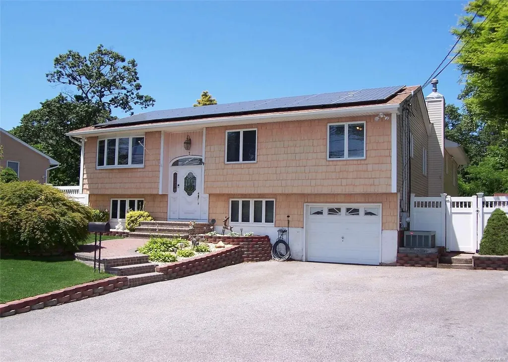 7 Topaz Drive Ronkonkoma NY 11779