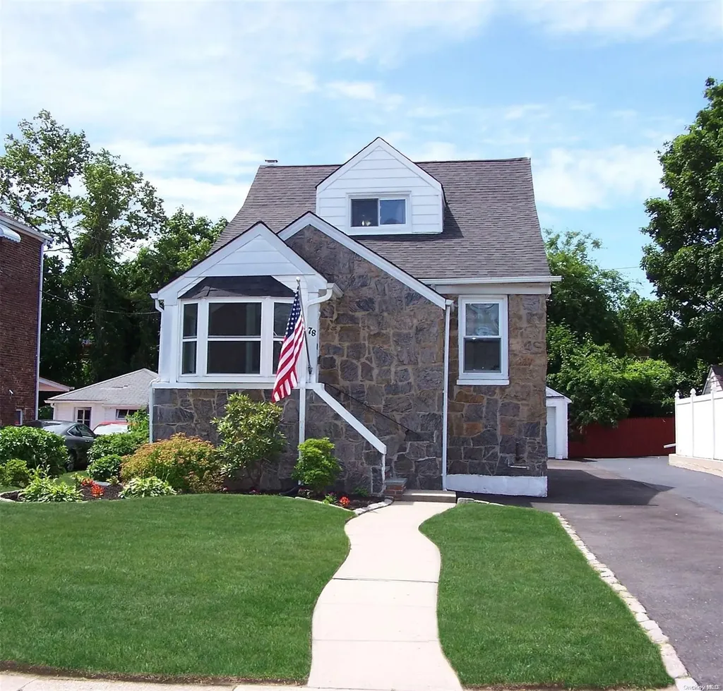 78 Lyon Place Lynbrook NY 11563