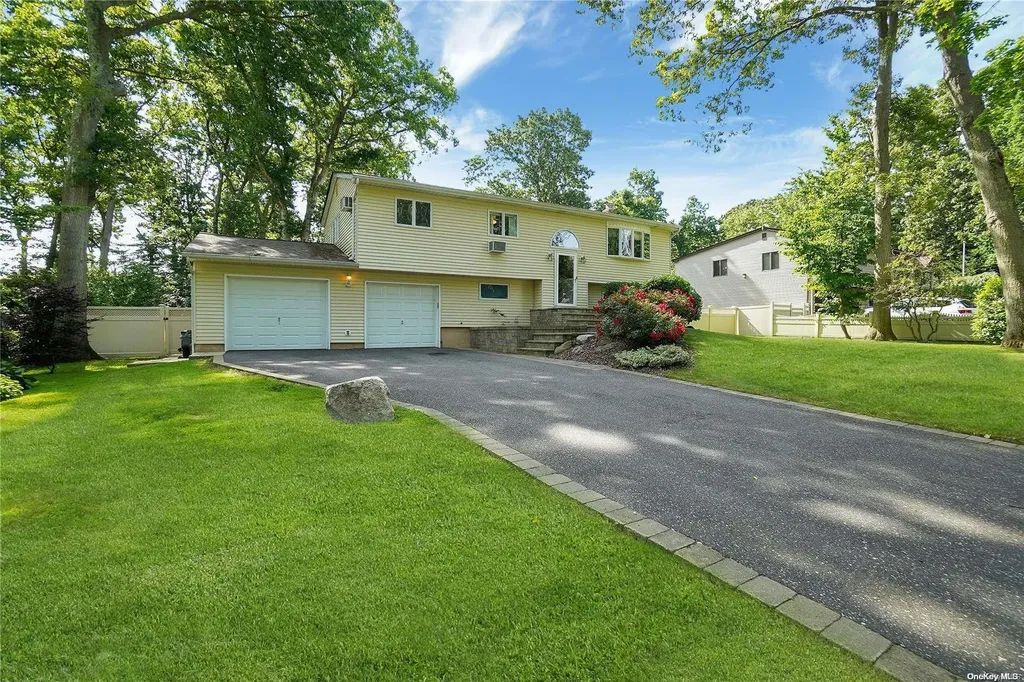 46 Peacock Lane Commack NY 11725