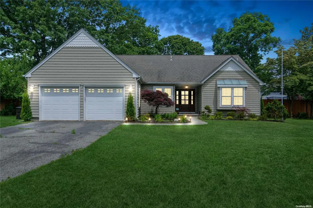 33 Pine Road Coram NY 11727