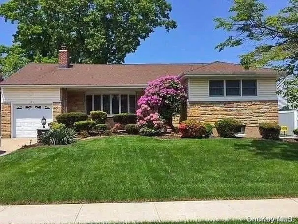 125 Hamilton Avenue Massapequa NY 11758