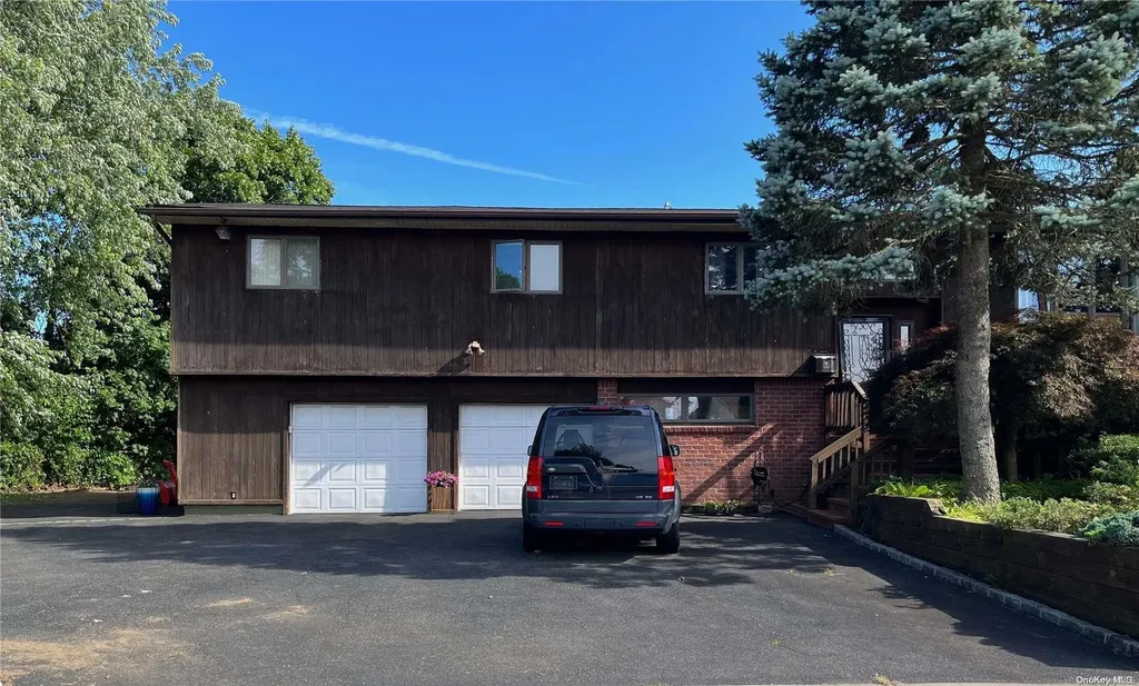 21 Evelyn Drive Bethpage NY 11714