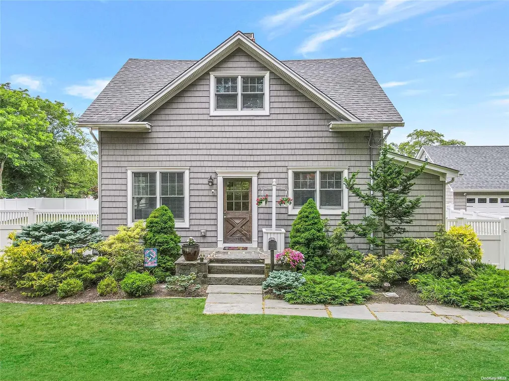 2 Barteau Avenue Blue Point NY 11715
