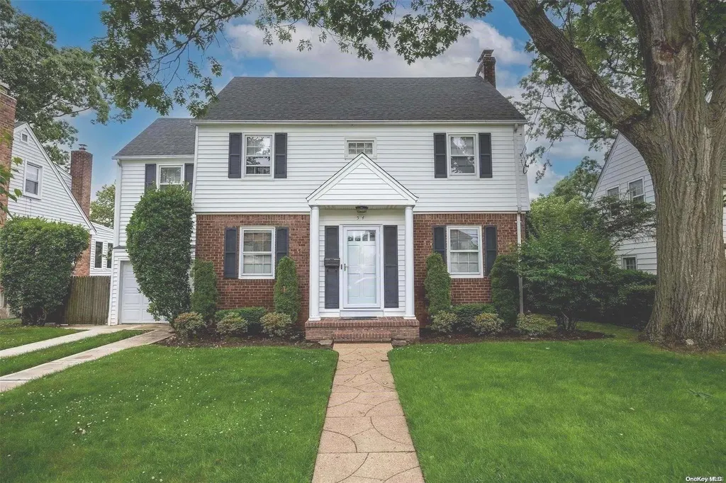54 Wright Avenue Malverne NY 11565