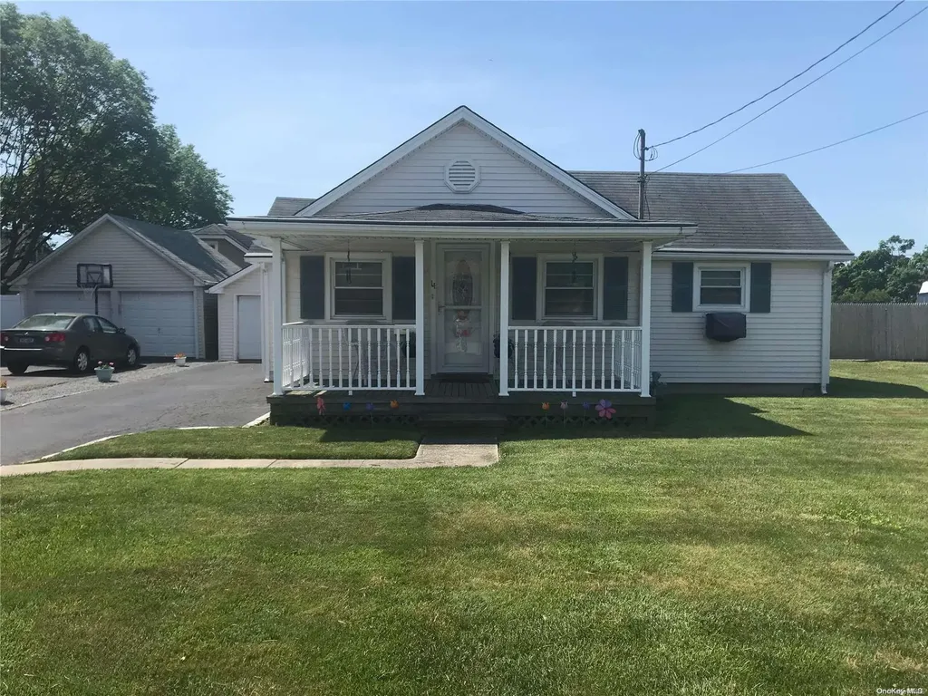 14 Gladiola Street Patchogue NY 11772