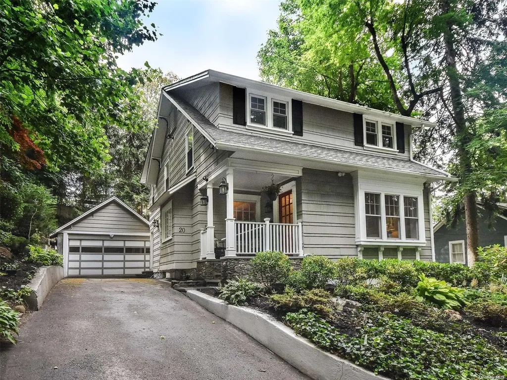 20 Vernon Avenue Roslyn NY 11576