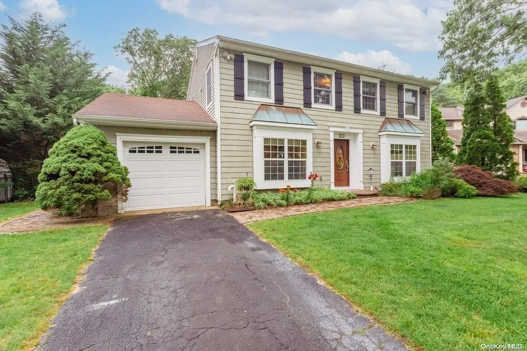 35 Amsterdam Road Smithtown NY 11787